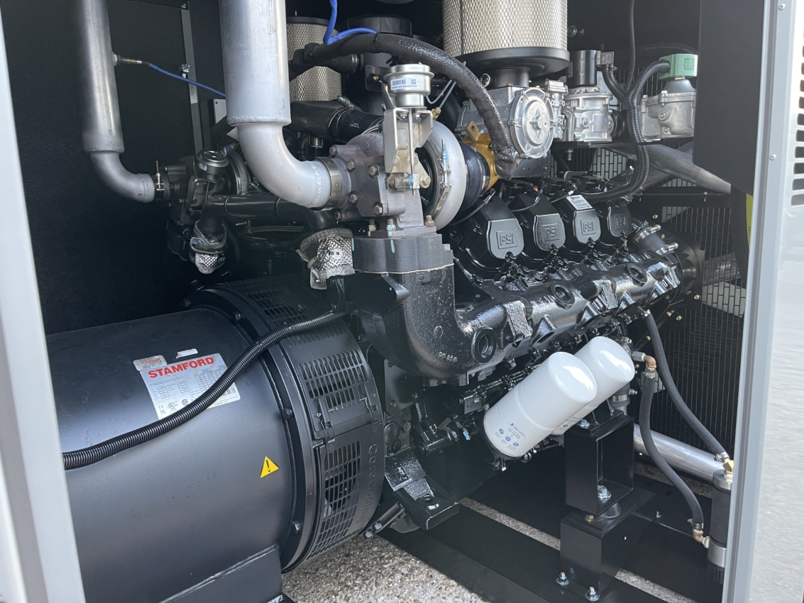 Gillette SP-3500-3-4N2 Natural Gas Generator Set - 350 kW